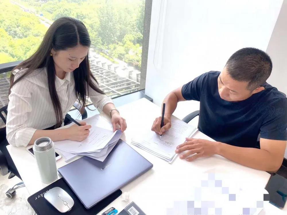 熱烈祝賀張總簽約創(chuàng)綠家湖北省咸寧市縣級代理！