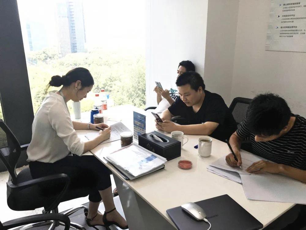 熱烈祝賀余總曾總簽約創(chuàng)綠家浙江省衢州市區(qū)級(jí)代理！