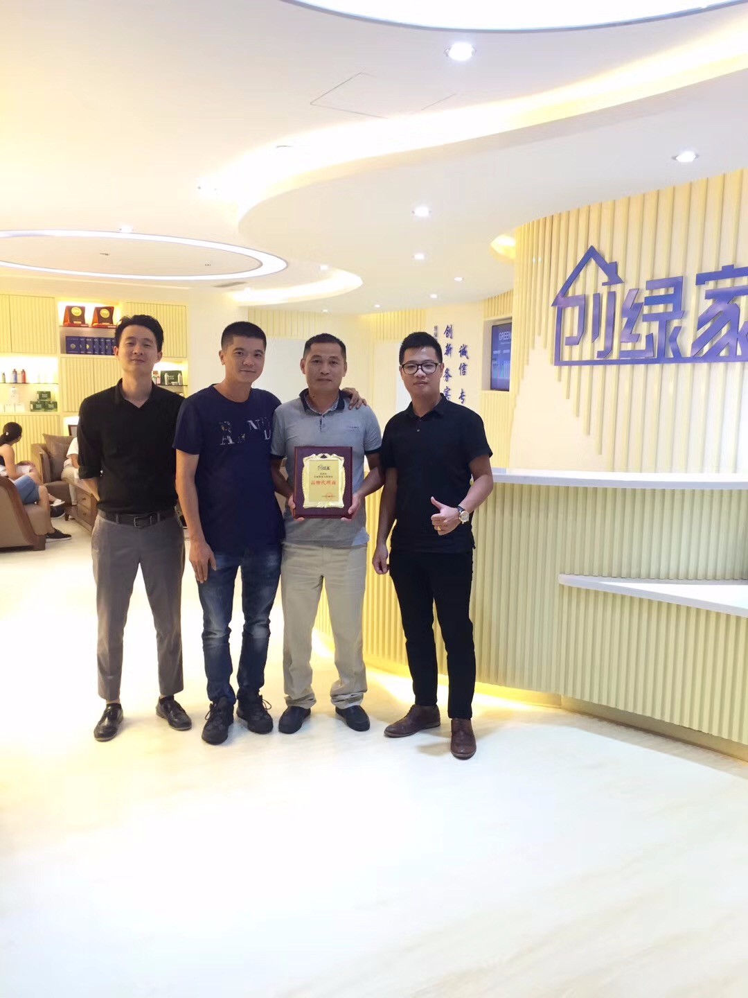 熱烈祝賀佛山高明陳總、李總、彭總簽約創(chuàng)綠家！