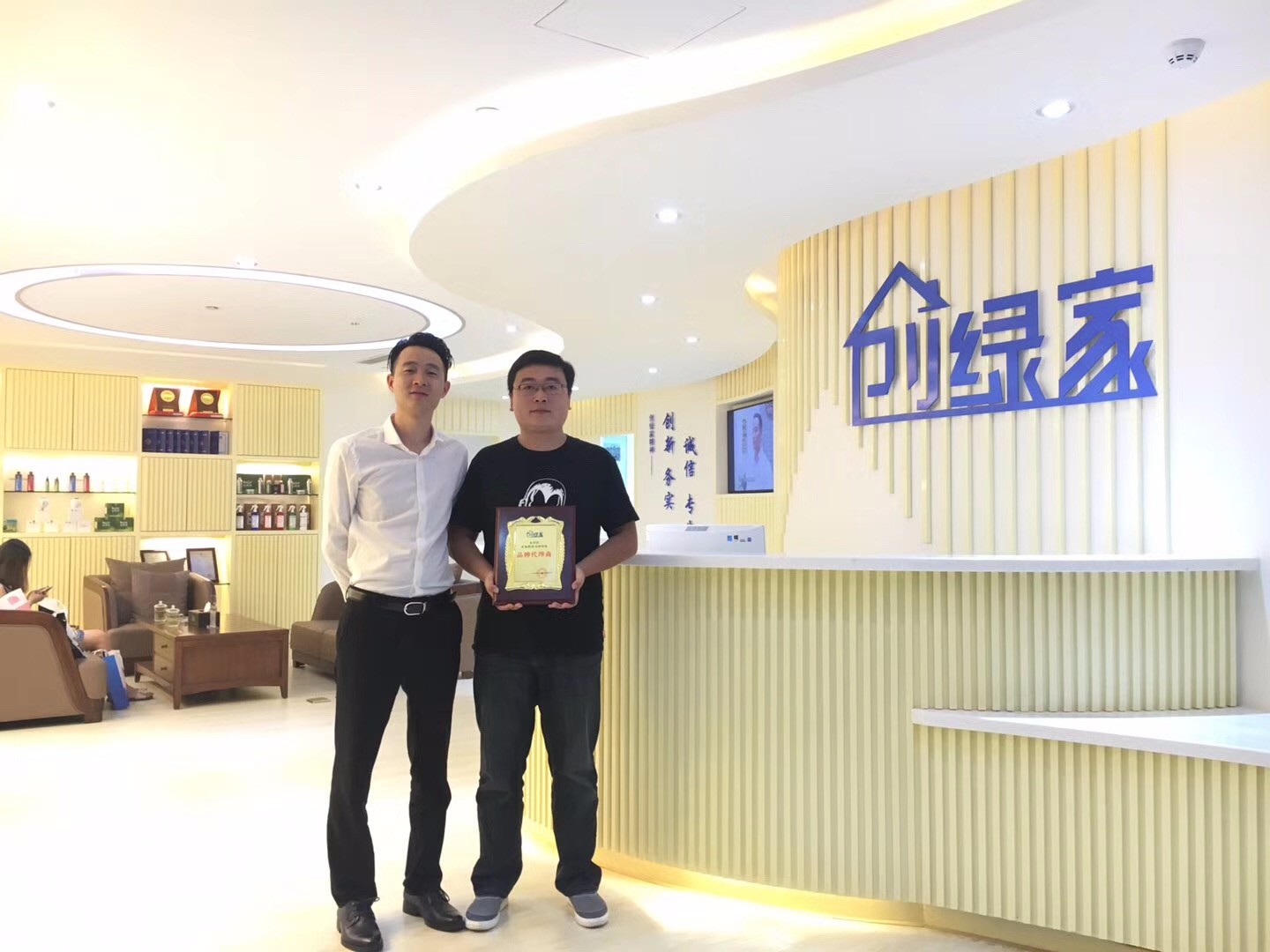 熱烈祝賀張總加盟創(chuàng)綠家四川省縣級市代理！