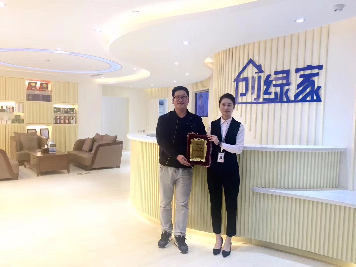 熱烈祝賀丁總加盟創(chuàng)綠家紹興市區(qū)級(jí)代理！