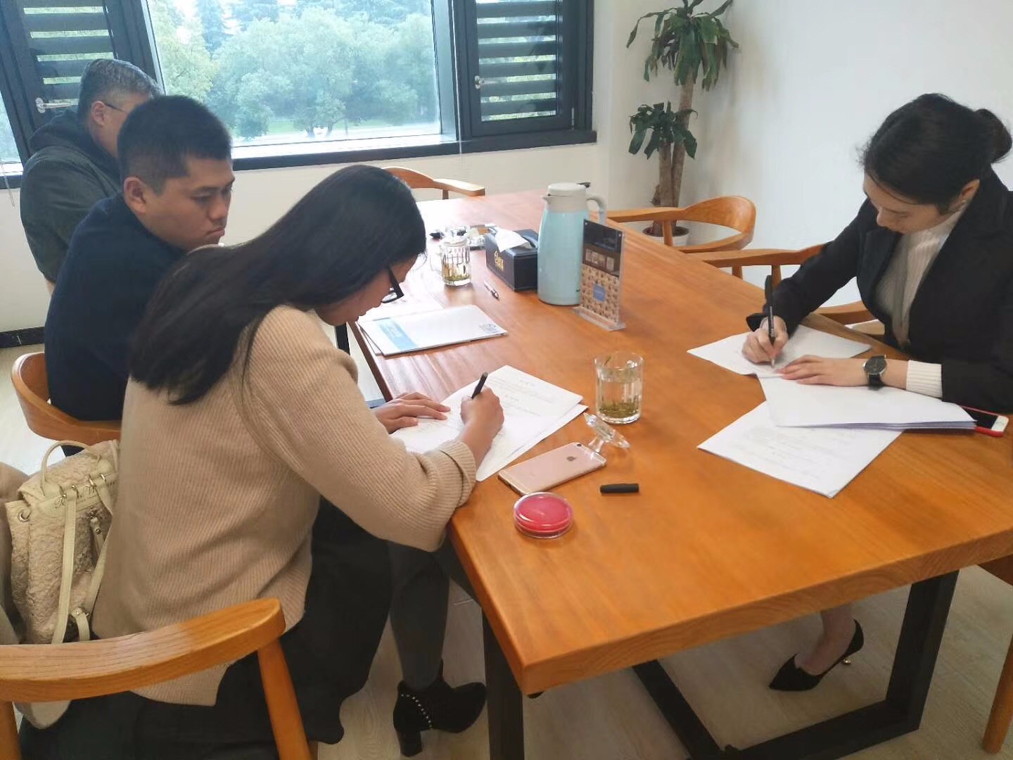 熱烈祝賀陳總一行加盟創(chuàng)綠家無錫市區(qū)級代理！