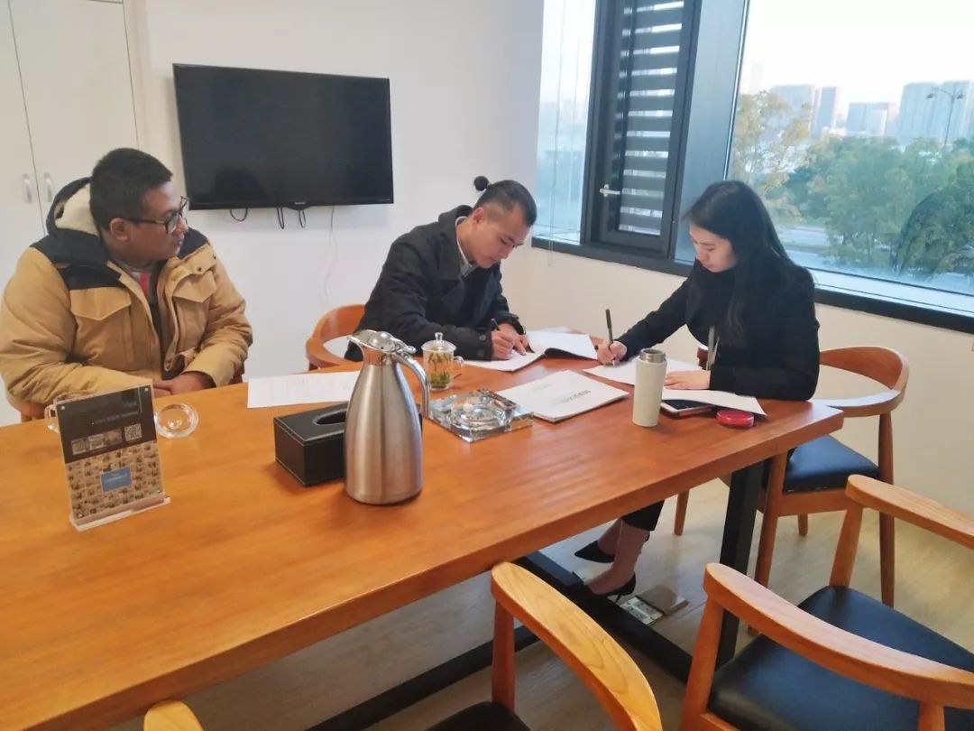 熱烈祝賀吳總簽約創(chuàng)綠家湛江市區(qū)級代理！